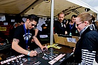 mehr Autogramme schreiben